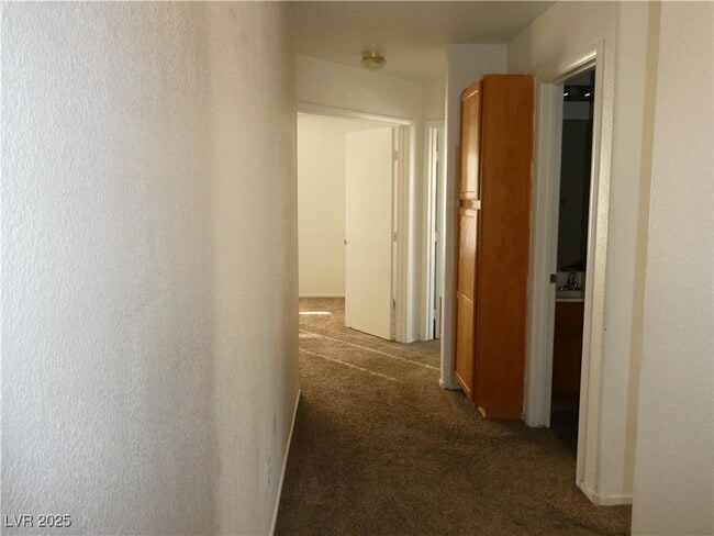 Building Photo - 109 Restful Crest Ave