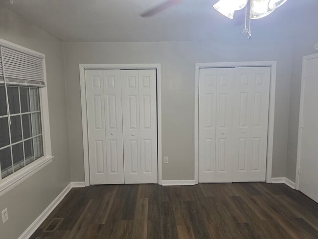 Building Photo - 3 bedroom 2.5 bath townhouse