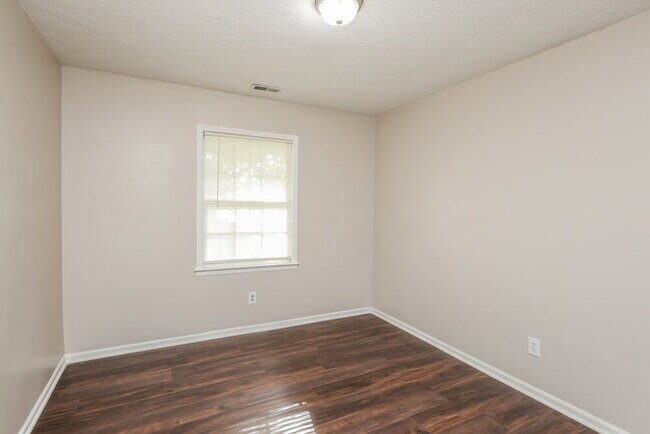 Building Photo - 925 Virginia Ct SE