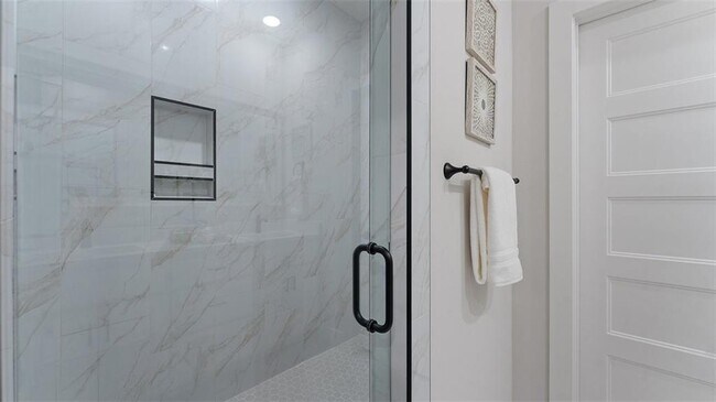 Building Photo - 1831 Utopia St