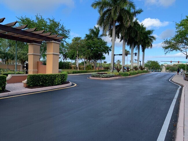Building Photo - 4926 Leeward Ln