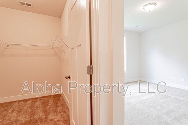 Building Photo - 211 Green River Way