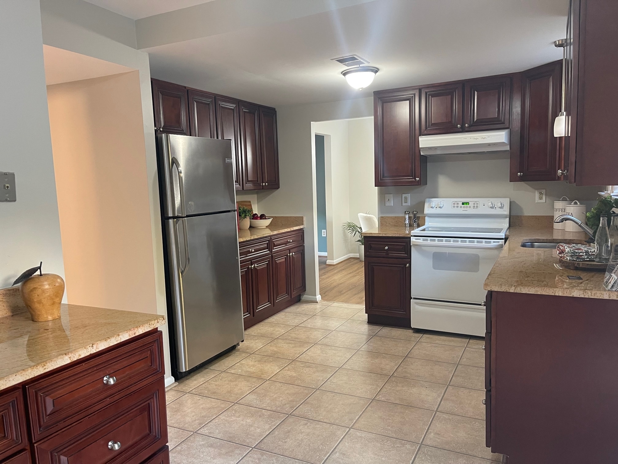 Kitchen - 9705 Glen Ave