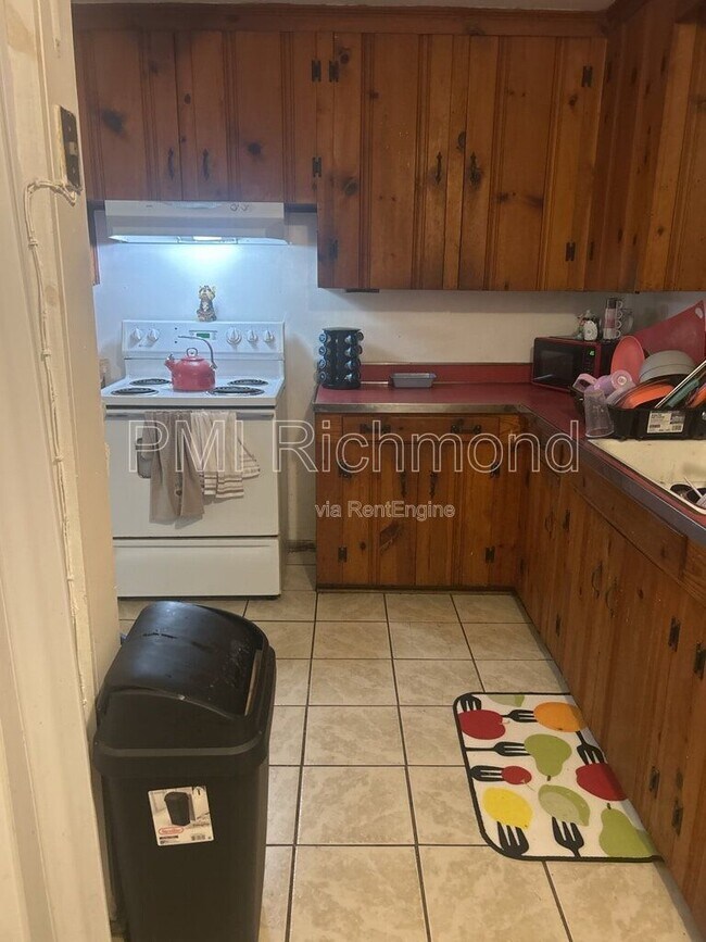 Building Photo - 915 Northampton Rd