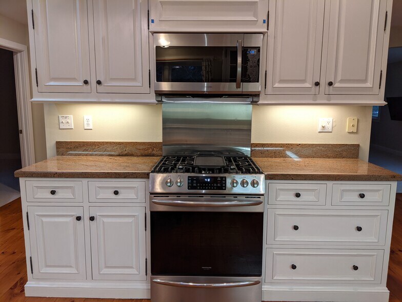 Building Photo - 1359 Wald Dr