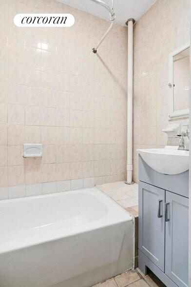 Building Photo - 2137 Pacific St