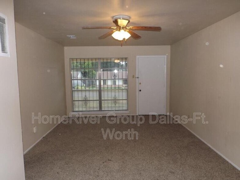 Building Photo - 5720 Bluffman Dr