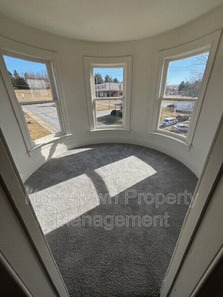 Building Photo - 71 Main St