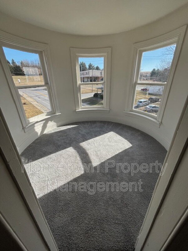 Building Photo - 71 Main St