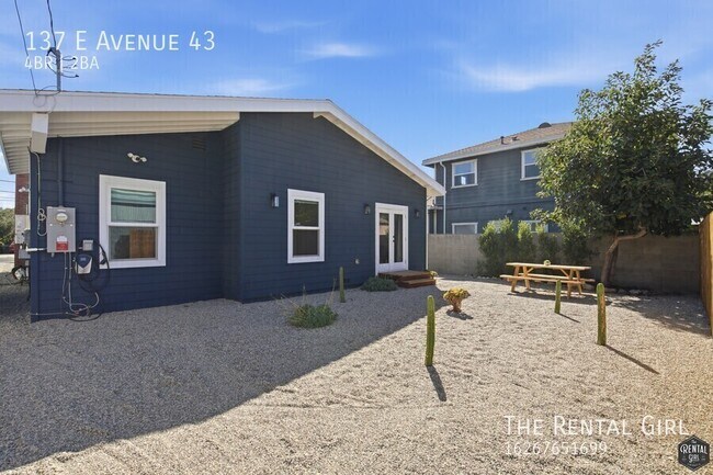 Building Photo - 137 E Ave 43