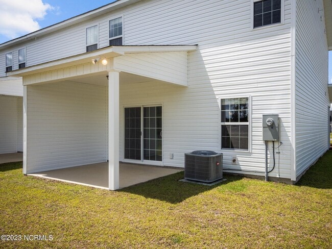 Building Photo - 203 Verrazzano Ln
