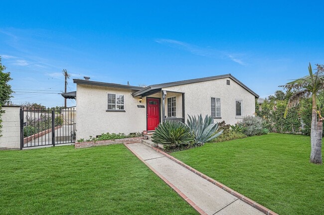 Building Photo - A beautiful  home in North Hollywood is no...