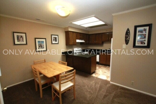 Building Photo - 258 W Garden Park