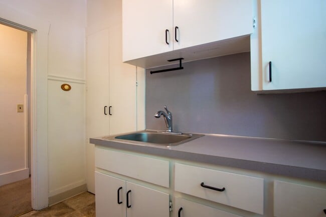 Building Photo - Lease this Beautiful Sullivan's Gulch Vintage 2-Bed w/Sunroom!