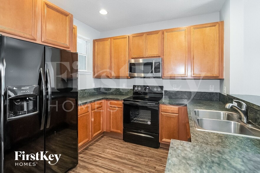 Building Photo - 2326 Red Moon Dr