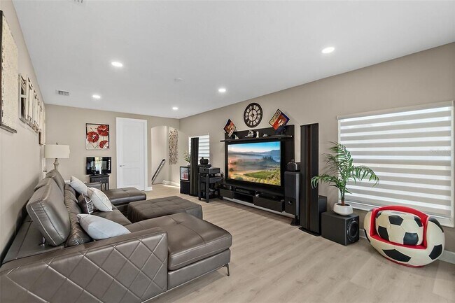 Building Photo - 54 N Riverwalk Dr