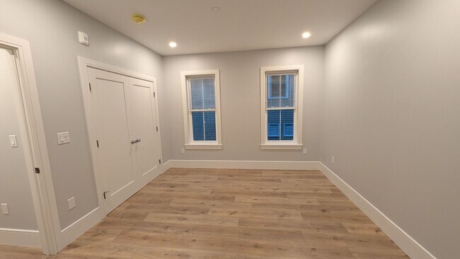 Building Photo - Brand New Unit for 8/1 - 2-Bed/2-Ba w/ Laundry in Unit