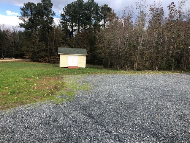 Building Photo - 18950 Tyler Adams Ln