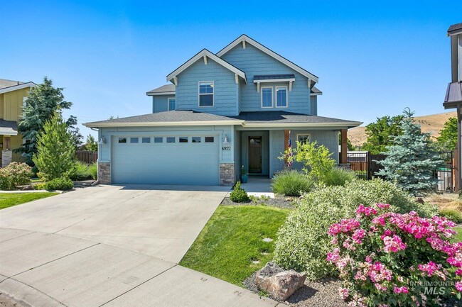 Primary Photo - Stunning Modern Home Near NE Foothills | M...