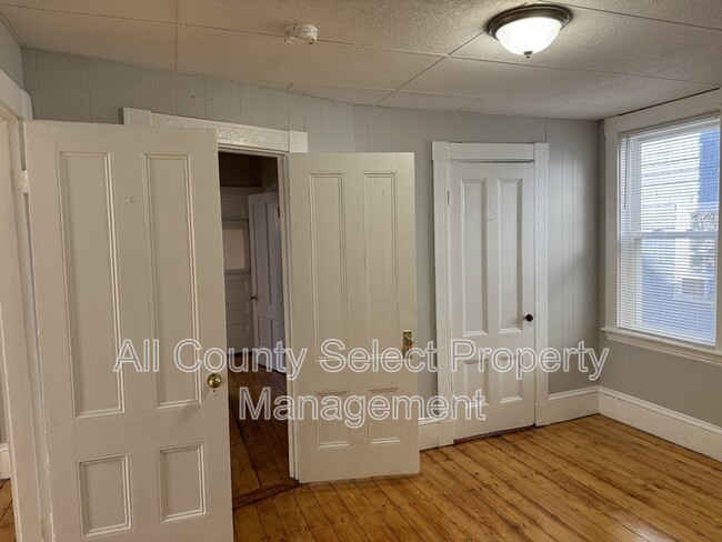 Building Photo - 22 Sargent Ave