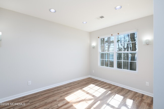 Building Photo - 222 Waters Edge Dr