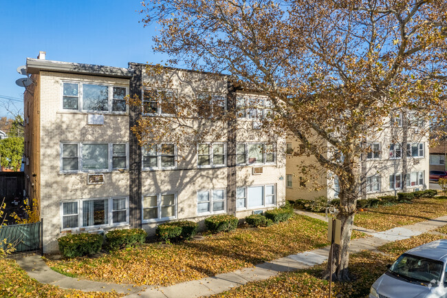 Building Photo - 2700-2702 W Pratt Ave
