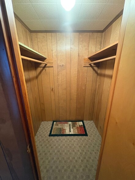 Building Photo - 6011 Wedgewood Dr