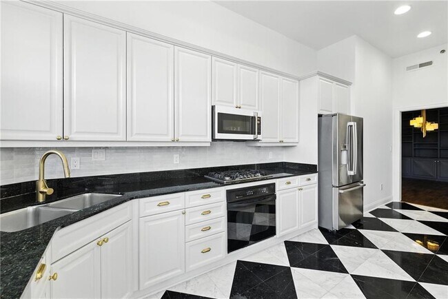 Building Photo - 1735 Peachtree St NE