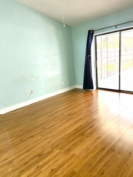 Building Photo - 409 SE Voltair Terrace