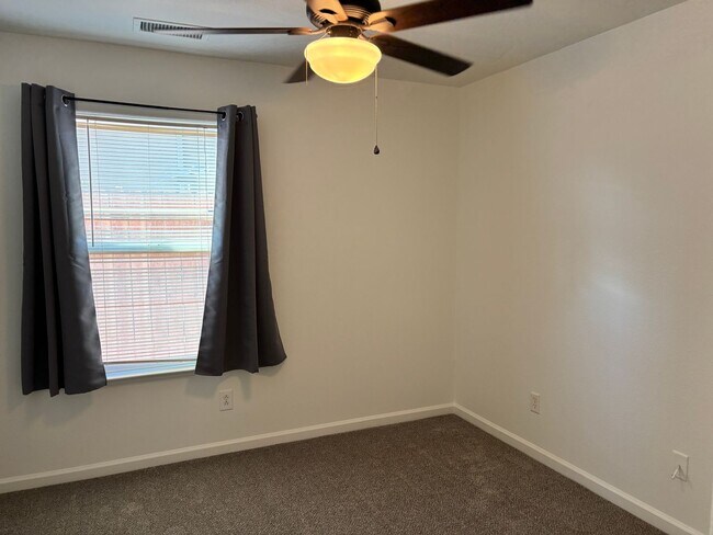 Building Photo - BEAUTIFUL, SPACIOUS,  4 BEDROOM, 2 BATHROO...