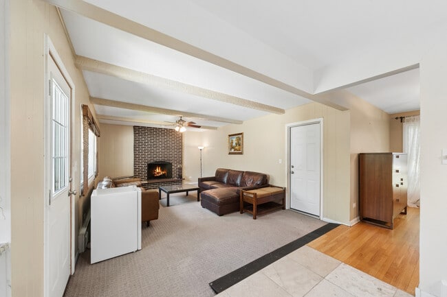 Building Photo - 1663 Longvalley Dr