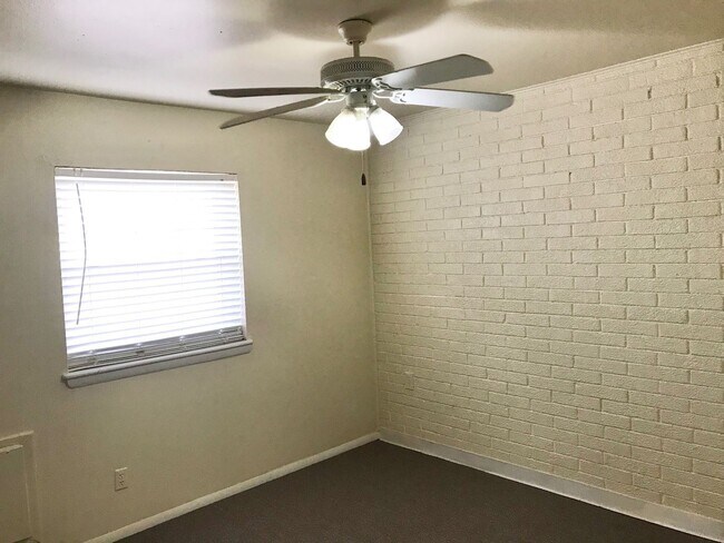 Building Photo - 2 br, 1 bath House - 1731 NW 32nd Unit 10