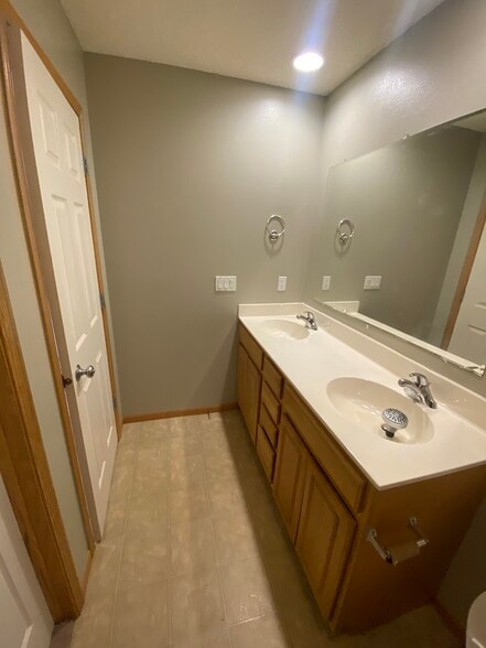 Building Photo - 1455 Easton Ln