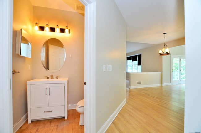Building Photo - 34 Auburn Knoll