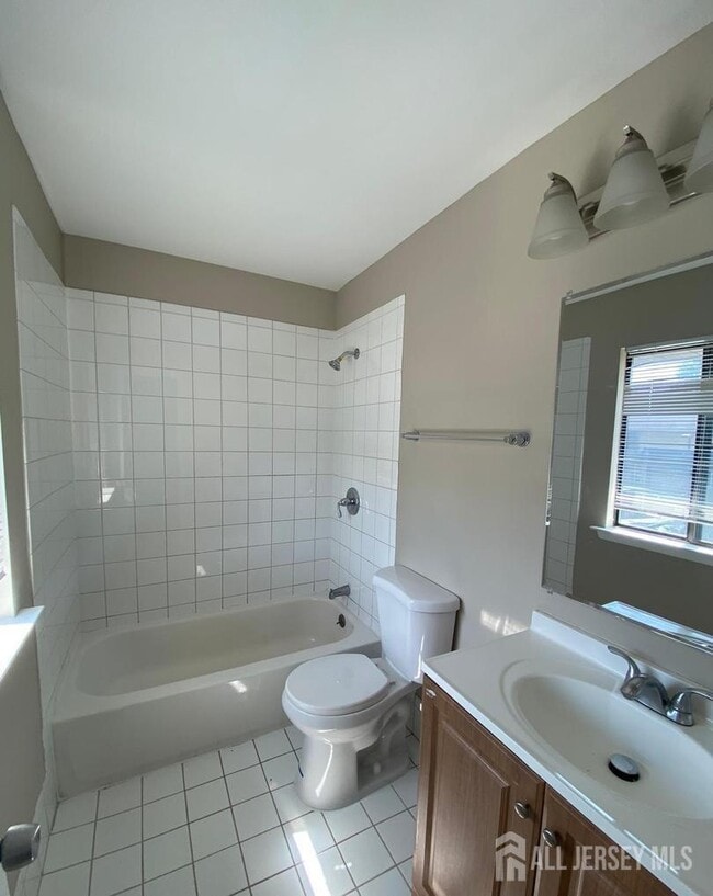 Building Photo - 254 Hampshire Dr