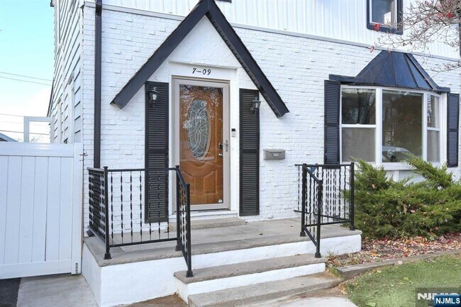 Building Photo - 7-09-9 Campbell Rd