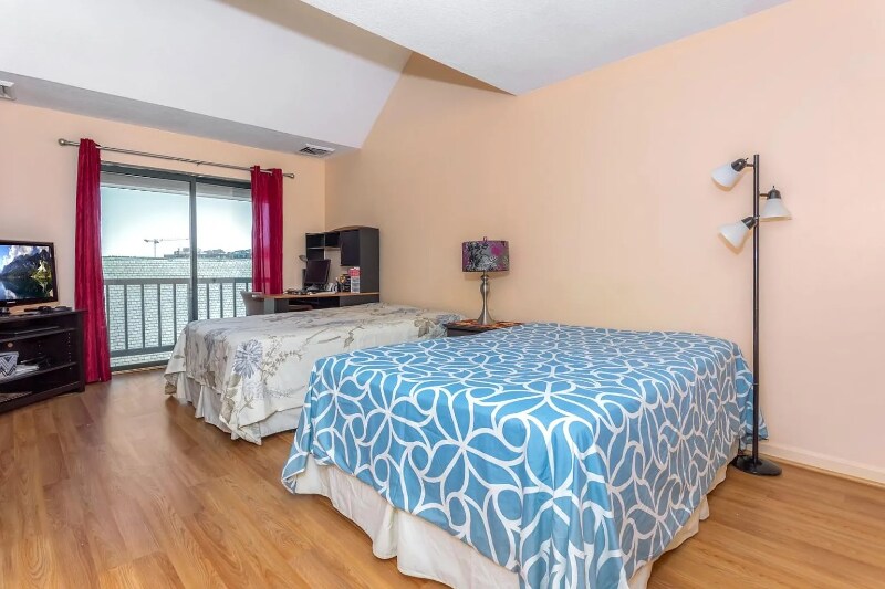 Building Photo - 50 S Common St