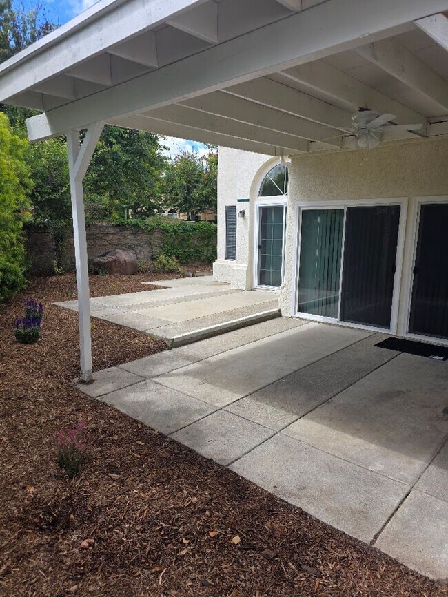 Building Photo - Beautiful 3 Bedroom Home in Gated Community
