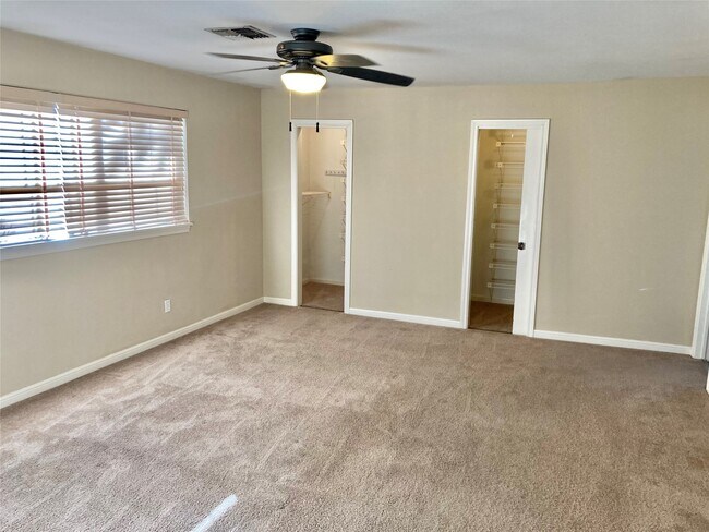 Building Photo - 4907 Elm St
