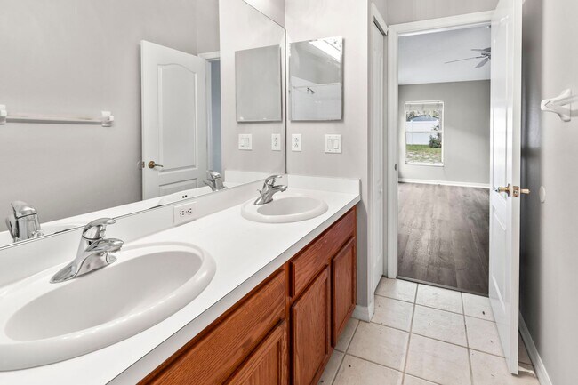 Building Photo - Great Home