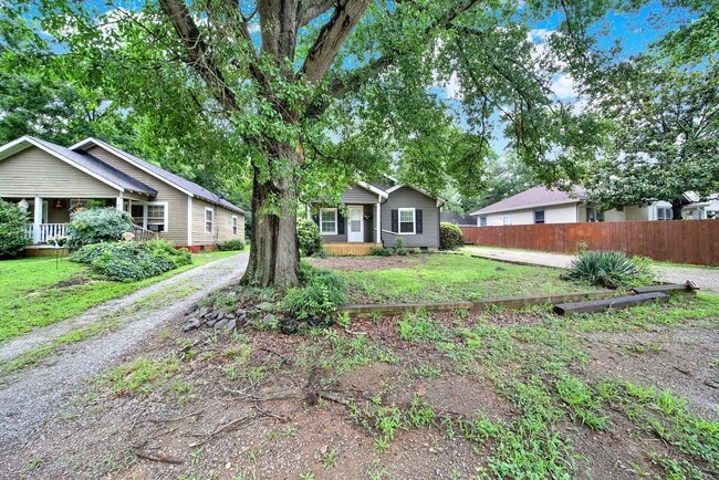 Building Photo - Recently Renovated 2 Bedroom Home in Rock ...