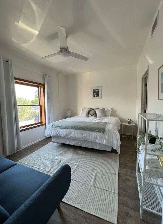 Building Photo - 3Bdm 3Ba close to U of A! must see!