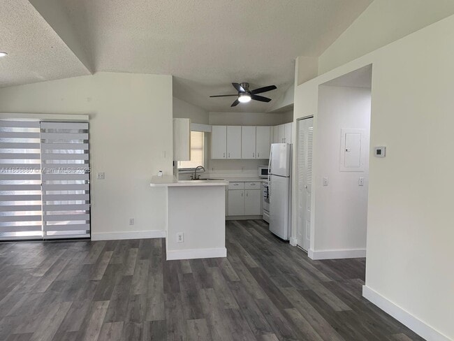 Building Photo - 2816 Stoneway Ln