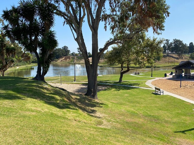 Building Photo - 2 Bedroom/2 Bath Upper Unit Oceanside Condo