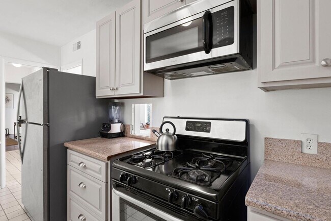 Building Photo - Fully Furnished: 3 bed/ 2 Bath Mid-Century Home w/views of Griffith Observatory in the Hollywood ...