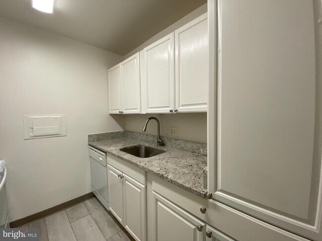 Building Photo - 301 Beauregard St