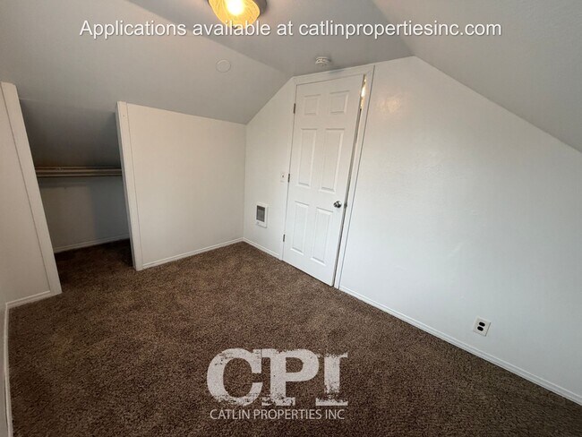 Building Photo - 321 21st Ave