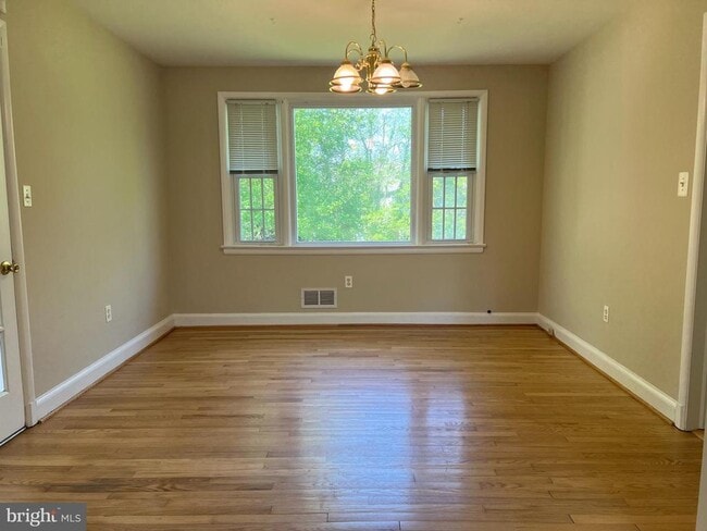 Building Photo - 4616 Willow Run Dr