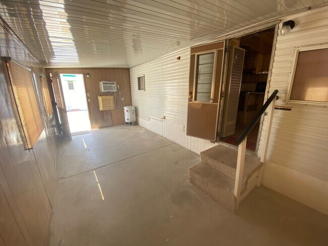 Building Photo - Unique and Spacious home