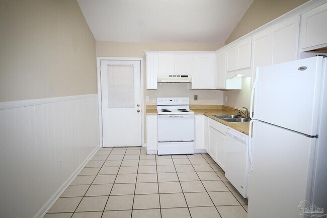 Building Photo - 907 N 77th Ave